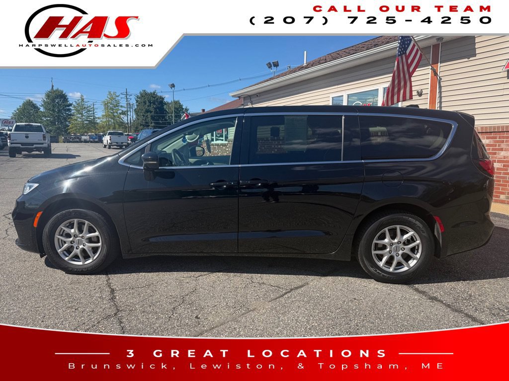 Used 2024 Chrysler Pacifica Touring-L FWD image 3