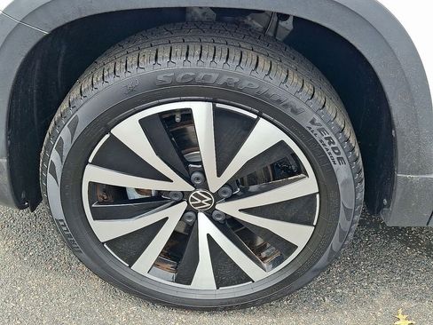 Certified 2022 Volkswagen Taos SE AWD/4WD image 9