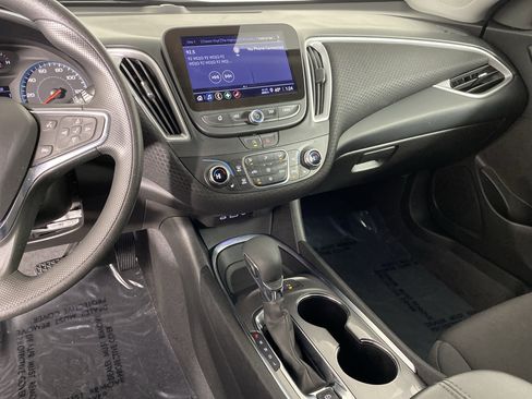 Used 2025 Chevrolet Malibu LT image 28