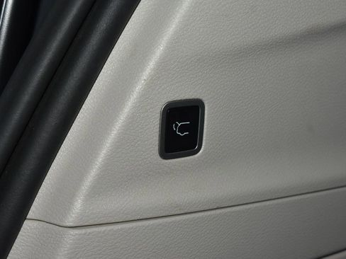 Used 2023 Chrysler Pacifica Touring-L FWD image 36