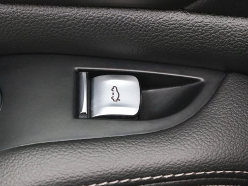 Used 2022 BMW X7 xDrive40i w/ Premium Package image 16