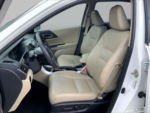 Used 2016 Honda Accord Touring image 8