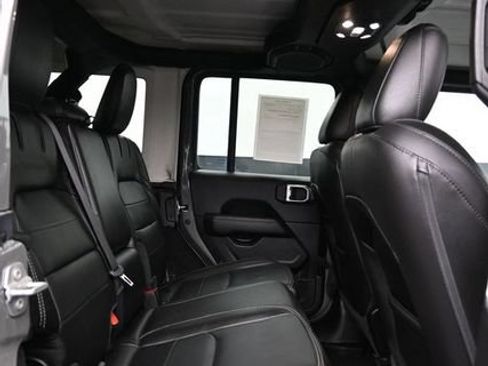 Used 2022 Jeep Wrangler Unlimited Sahara w/ Cold Weather Group AWD/4WD image 8