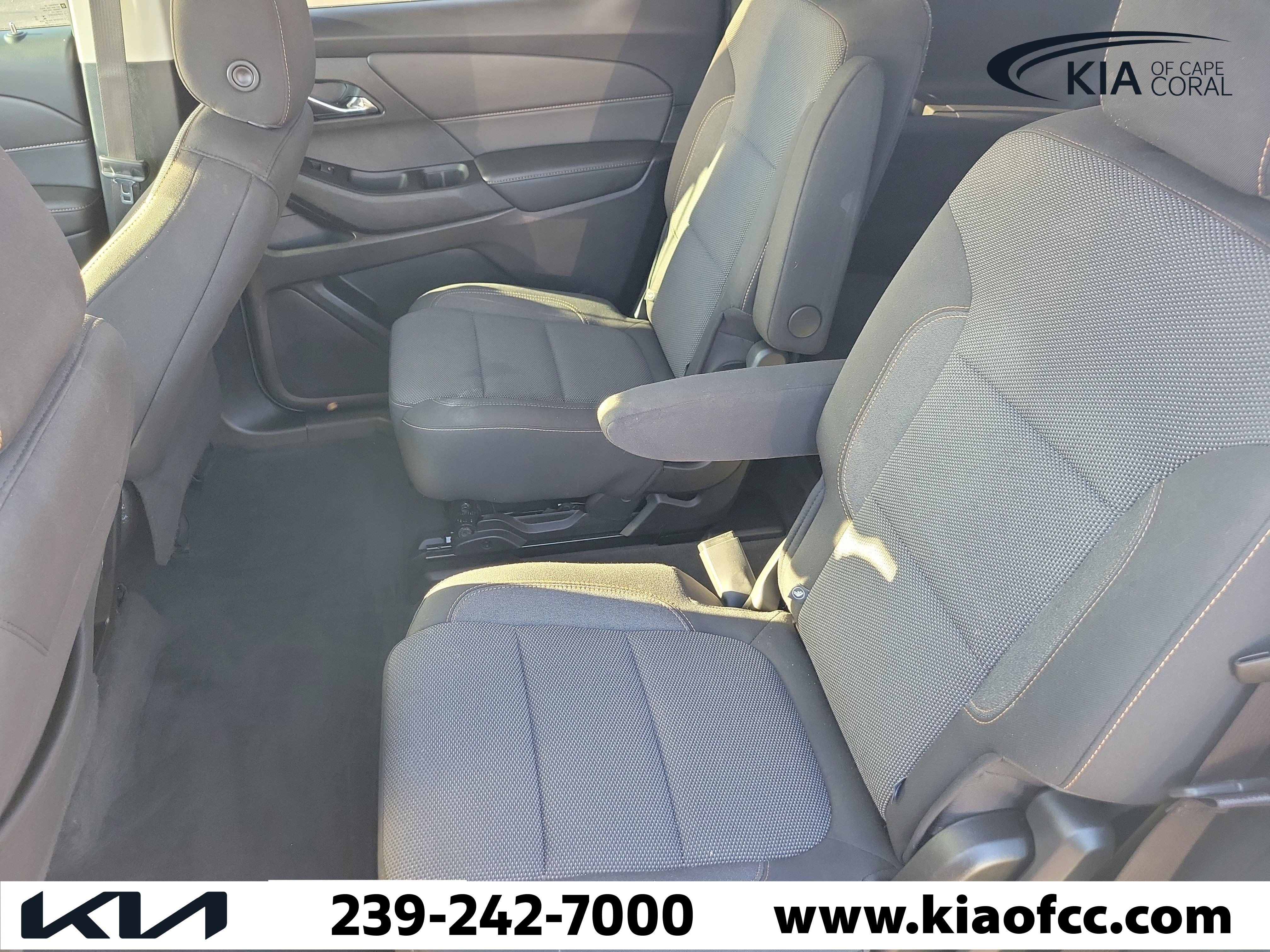 Used 2020 Chevrolet Traverse LT FWD image 11