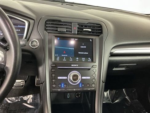 Used 2017 Ford Fusion Titanium AWD/4WD image 19
