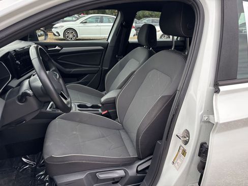 Used 2025 Volkswagen Jetta Sport image 35
