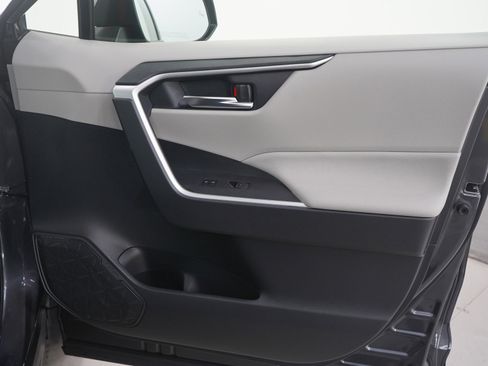 Used 2025 Toyota RAV4 XLE image 11