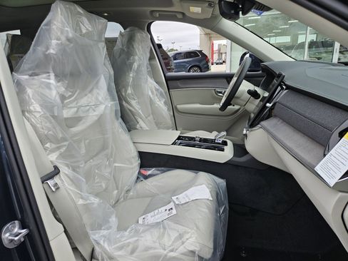 New 2026 Volvo XC90 B6 Ultra w/ Protection Package image 12