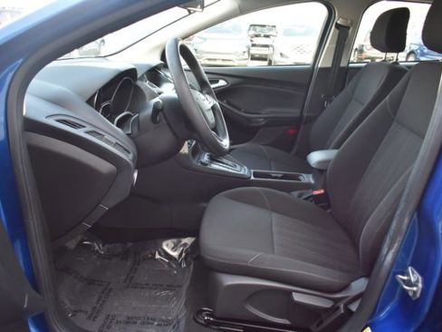 Used 2018 Ford Focus SE w/ SE Appearance Package image 15