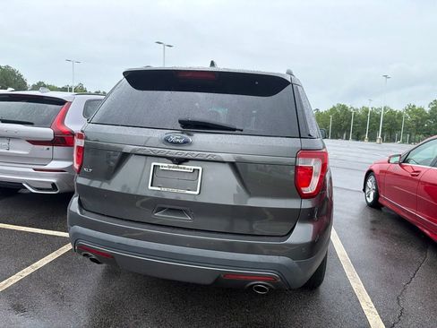 Used 2017 Ford Explorer XLT w/ Equipment Group 202A FWD image 11