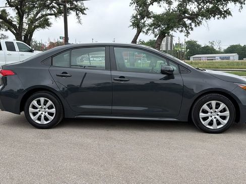 Used 2025 Toyota Corolla LE FWD image 4