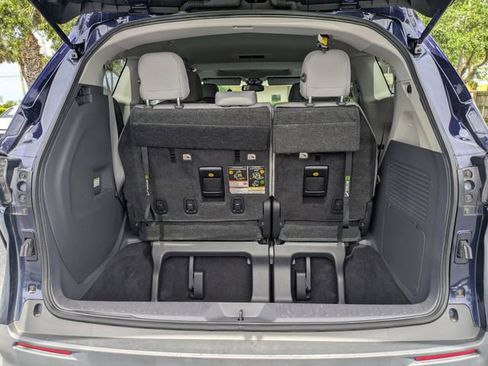 Used 2023 Toyota Sienna LE w/ LE Plus Package FWD image 13
