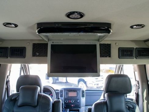 Used 2010 Mercedes-Benz Sprinter 2500 image 26