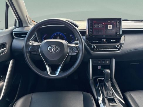 Used 2022 Toyota Corolla Cross XLE w/ Convenience Package image 12