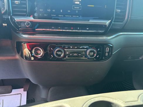 Used 2023 Chevrolet Silverado 1500 LT AWD/4WD image 30