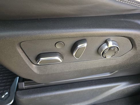 Used 2024 GMC Yukon Denali Ultimate AWD/4WD image 25