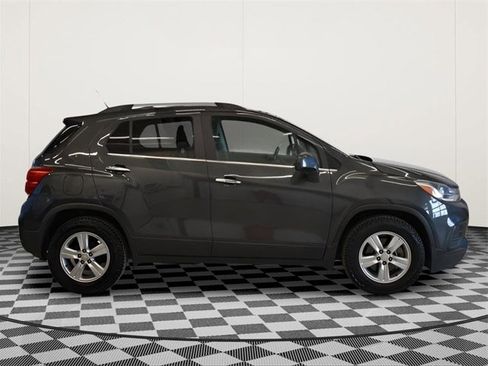Used 2017 Chevrolet Trax LT w/ LT Convenience Package image 2