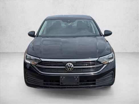 Used 2024 Volkswagen Jetta SE image 2