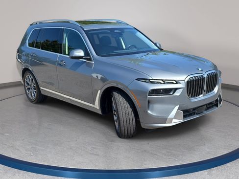 Used 2025 BMW X7 xDrive40i AWD/4WD image 3