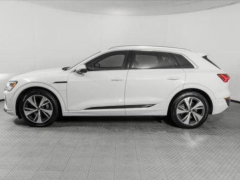 Used 2024 Audi Q8 e-tron Premium Plus w/ Premium Plus Package AWD/4WD image 2