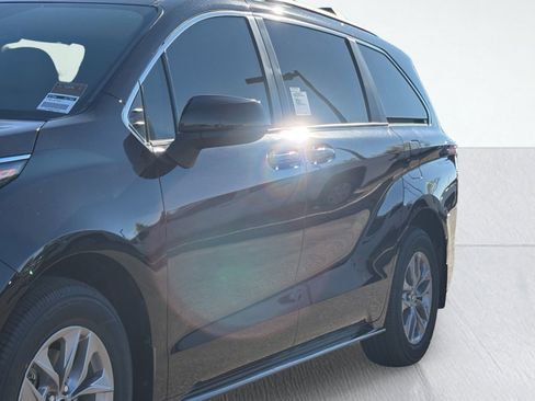 New 2026 Toyota Sienna LE image 10