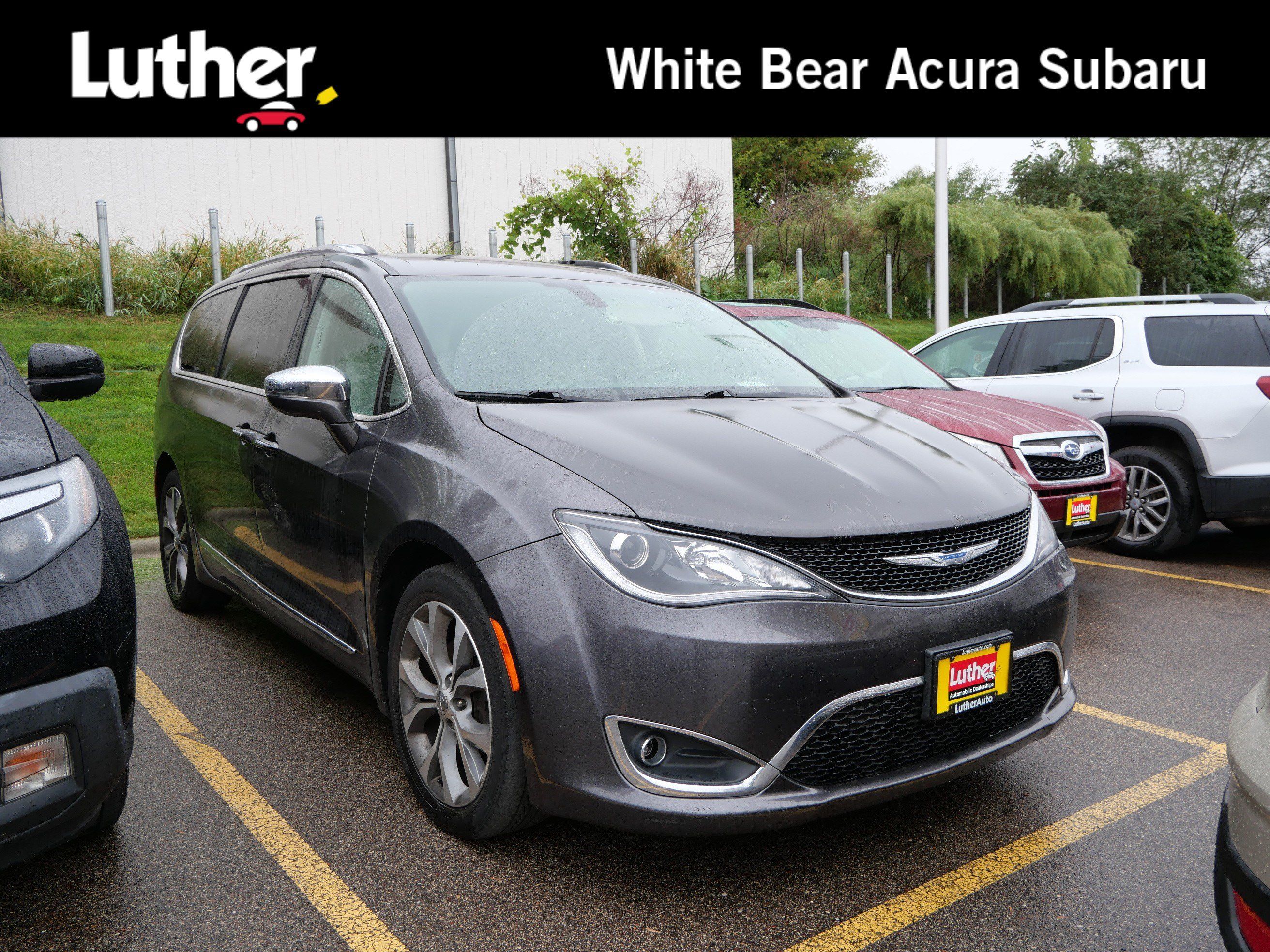 Used 2018 Chrysler Pacifica Limited FWD image 1