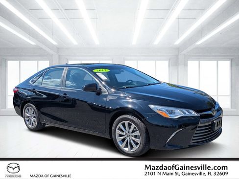 Used 2017 Toyota Camry XLE image 1