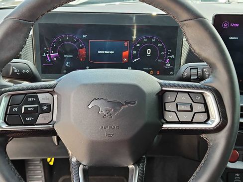 Used 2025 Ford Mustang Coupe image 19