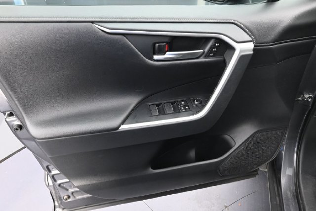 Used 2019 Toyota RAV4 Limited FWD image 25