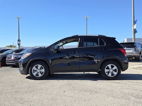 Certified 2022 Chevrolet Trax LT w/ LT Convenience Package image 4