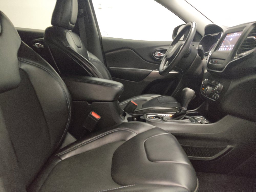 Used 2019 Jeep Cherokee Latitude Plus FWD image 21