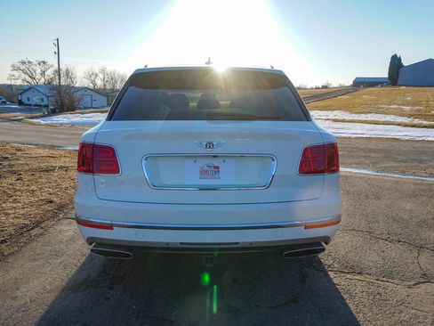 Used 2017 Bentley Bentayga image 4