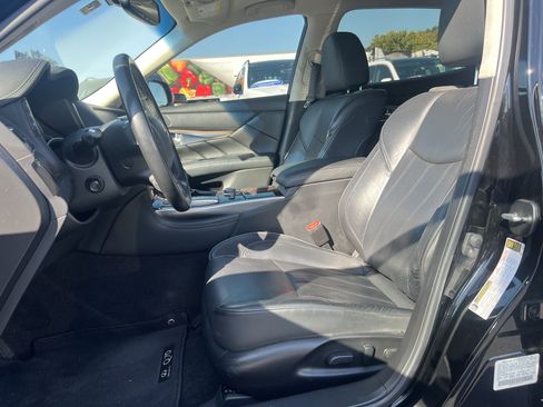 Used 2017 INFINITI Q70 L 3.7 w/ Deluxe Touring Package RWD image 16