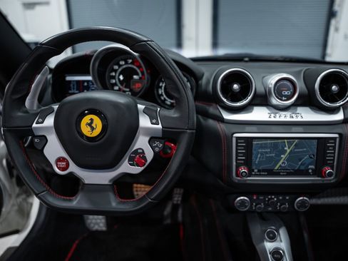 Used 2016 Ferrari California T RWD image 25