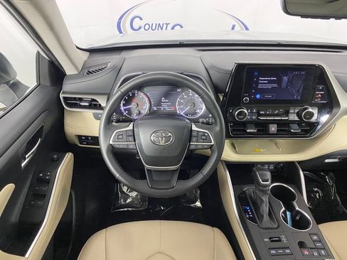 Certified 2024 Toyota Highlander XLE AWD/4WD image 20