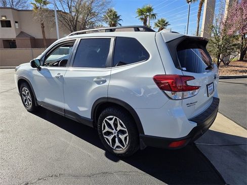 Used 2023 Subaru Forester Premium image 6