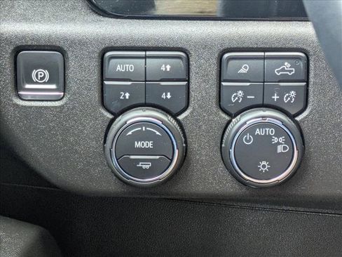 Used 2024 Chevrolet Silverado 1500 LT w/ Z71 Off-Road Package AWD/4WD image 16