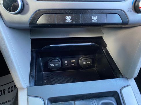 Used 2017 Hyundai Elantra SE image 57