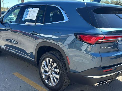 Used 2025 Buick Enclave Preferred FWD image 5