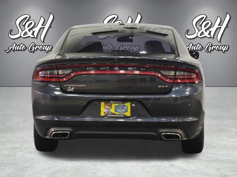 Used 2018 Dodge Charger SXT RWD image 15