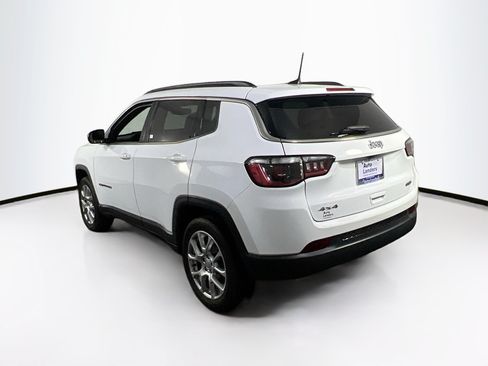 Used 2023 Jeep Compass Latitude w/ Sun and Sound Group AWD/4WD image 7