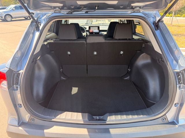 Used 2025 Toyota Corolla Cross LE FWD image 17