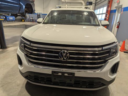 Used 2024 Volkswagen Atlas SE AWD/4WD image 2