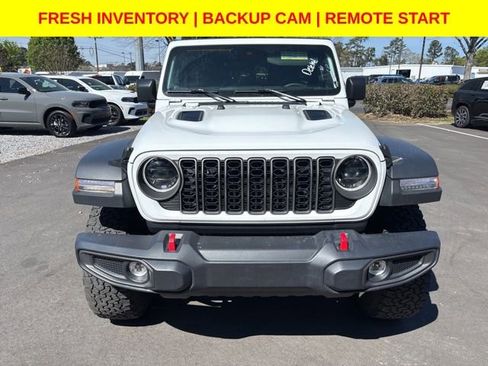 Used 2025 Jeep Wrangler Unlimited Rubicon image 2