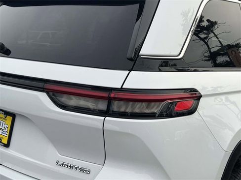 Certified 2023 Jeep Grand Cherokee Limited image 8