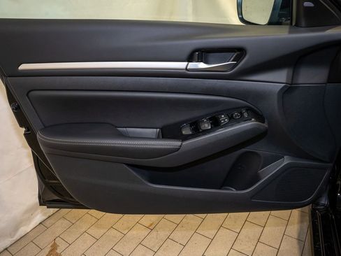 New 2025 Nissan Altima 2.5 SL image 12