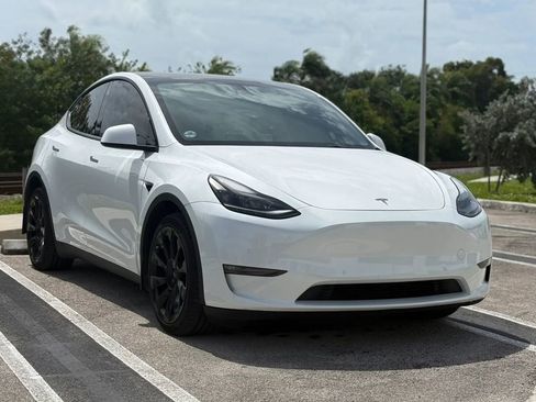 Used 2022 Tesla Model Y Long Range image 4