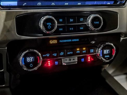 Used 2022 Ford F450 Platinum w/ FX4 Off-Road Package image 27