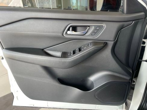 Certified 2024 Nissan Rogue Platinum w/ Platinum Premium Package image 13