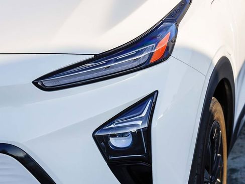 Used 2023 Chevrolet Bolt EUV Premier w/ Redline Edition image 5